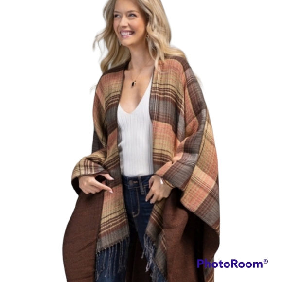 Ruggine Cardigan Poncho Blanket - Picture 6 of 7